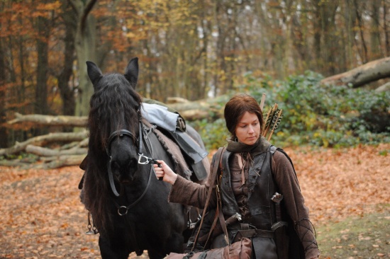 Elgarain leading her horse